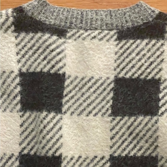 Alya Francesca's Fuzzy Grey Buffalo Plaid Check V-Neck Cropped Sweater Women XS - Picture 6 of 6